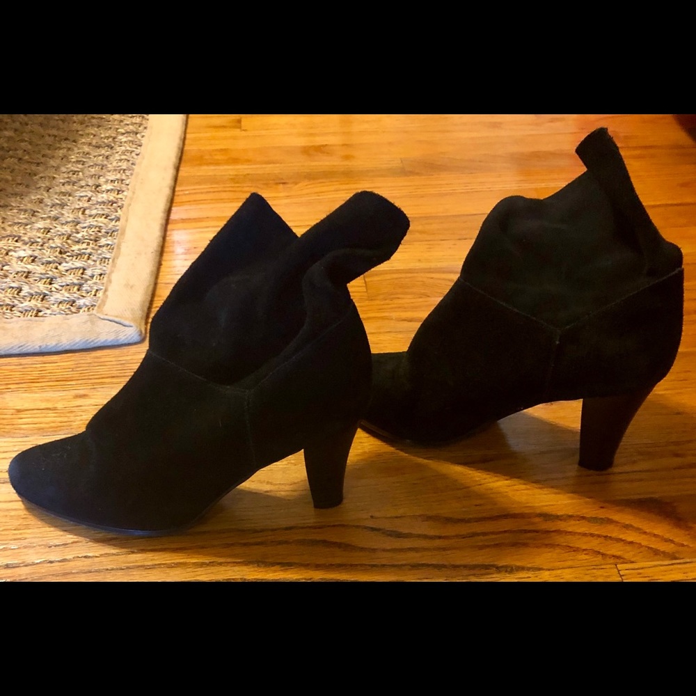 Markon women’s suede ankle boots.
